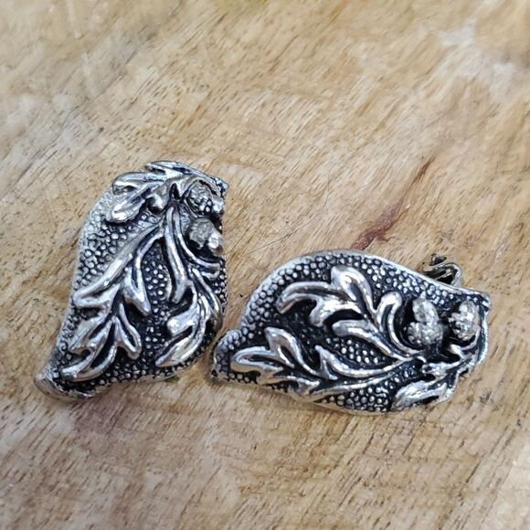 Vintage Acorn & Oak leaf Clip~on Earrings - Picture 1 of 6